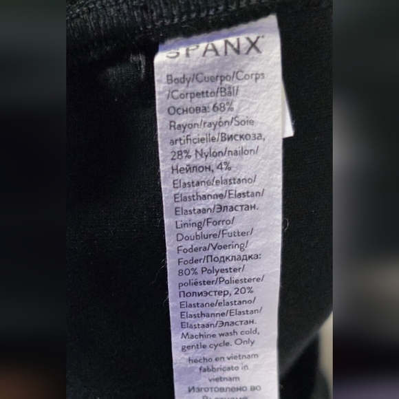 NWOT...SPANX Black Joggers Sleek Versatile Design Women's Size S - Picture 12 of 12